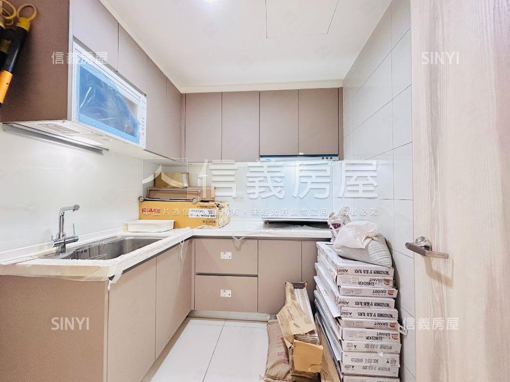 亞昕向陽·挑高低總金店面房屋室內格局與周邊環境
