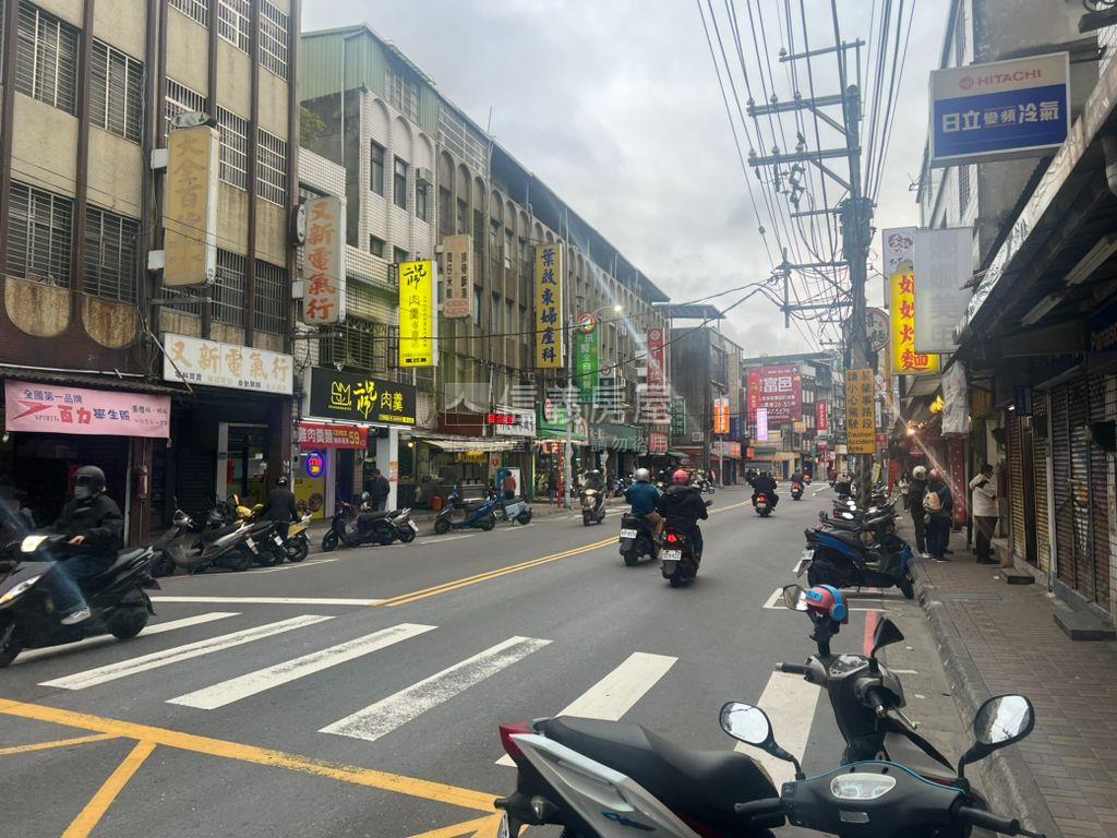 泰山裝潢美一樓房屋室內格局與周邊環境