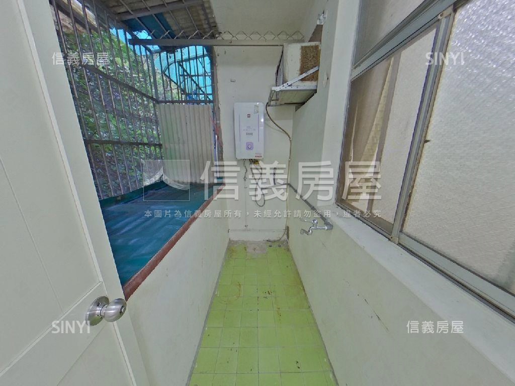 區公所近捷運站二樓房屋室內格局與周邊環境