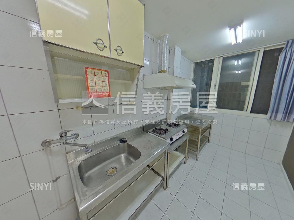 區公所近捷運站二樓房屋室內格局與周邊環境