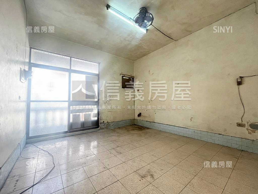 前鎮可停車活巷透天房屋室內格局與周邊環境