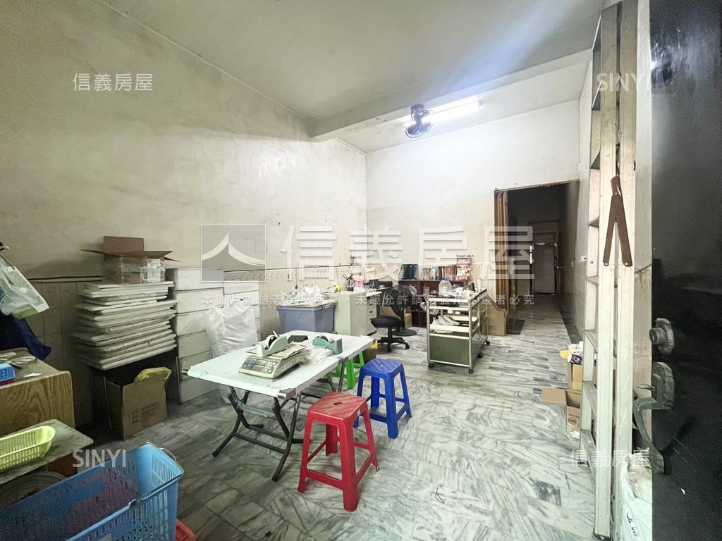 前鎮可停車活巷透天房屋室內格局與周邊環境