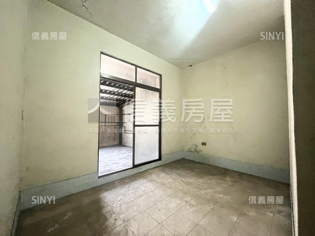 前鎮可停車活巷透天房屋室內格局與周邊環境