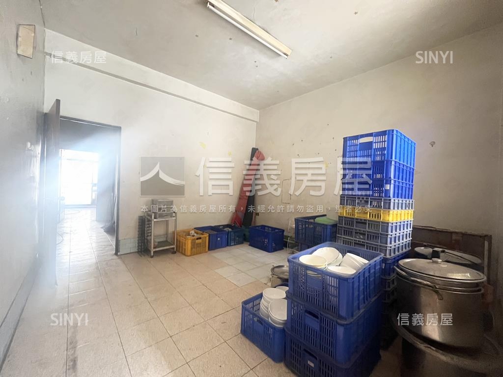 前鎮可停車活巷透天房屋室內格局與周邊環境