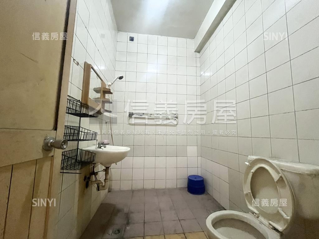 前鎮可停車活巷透天房屋室內格局與周邊環境