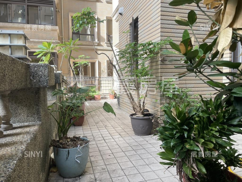 國際館露台戶綠意樹梢美景房屋室內格局與周邊環境