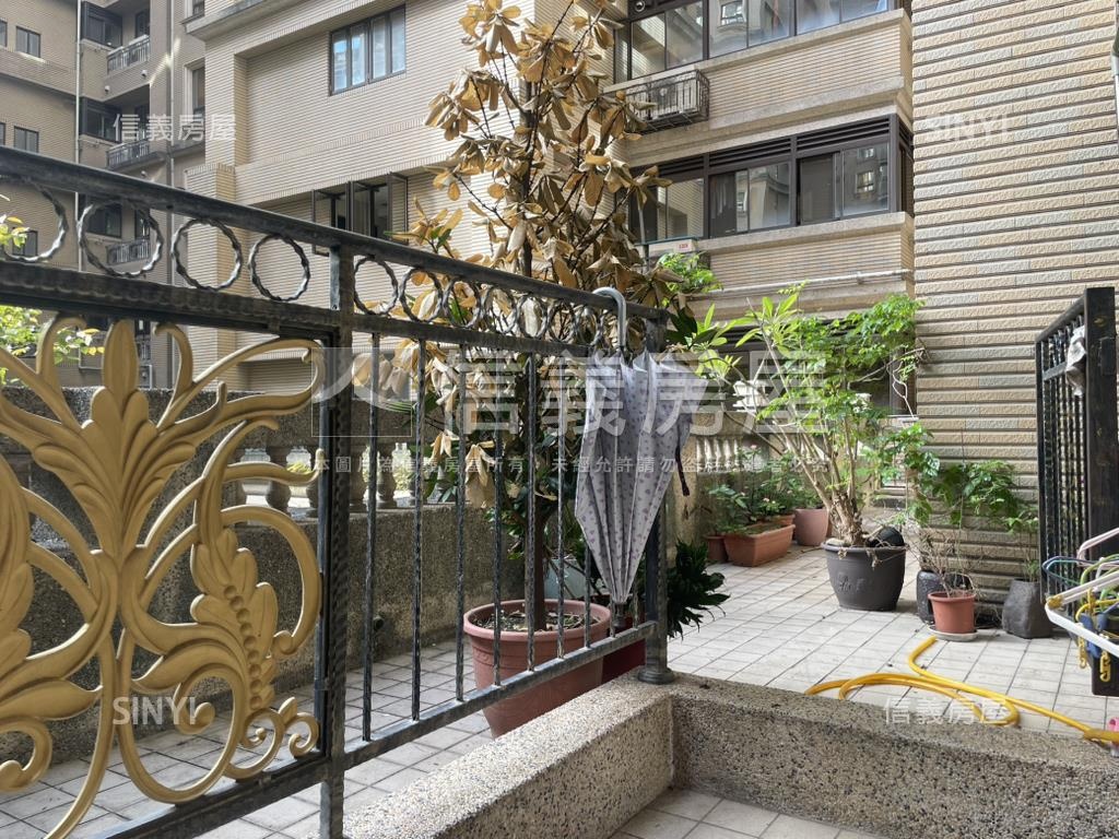 國際館露台戶綠意樹梢美景房屋室內格局與周邊環境