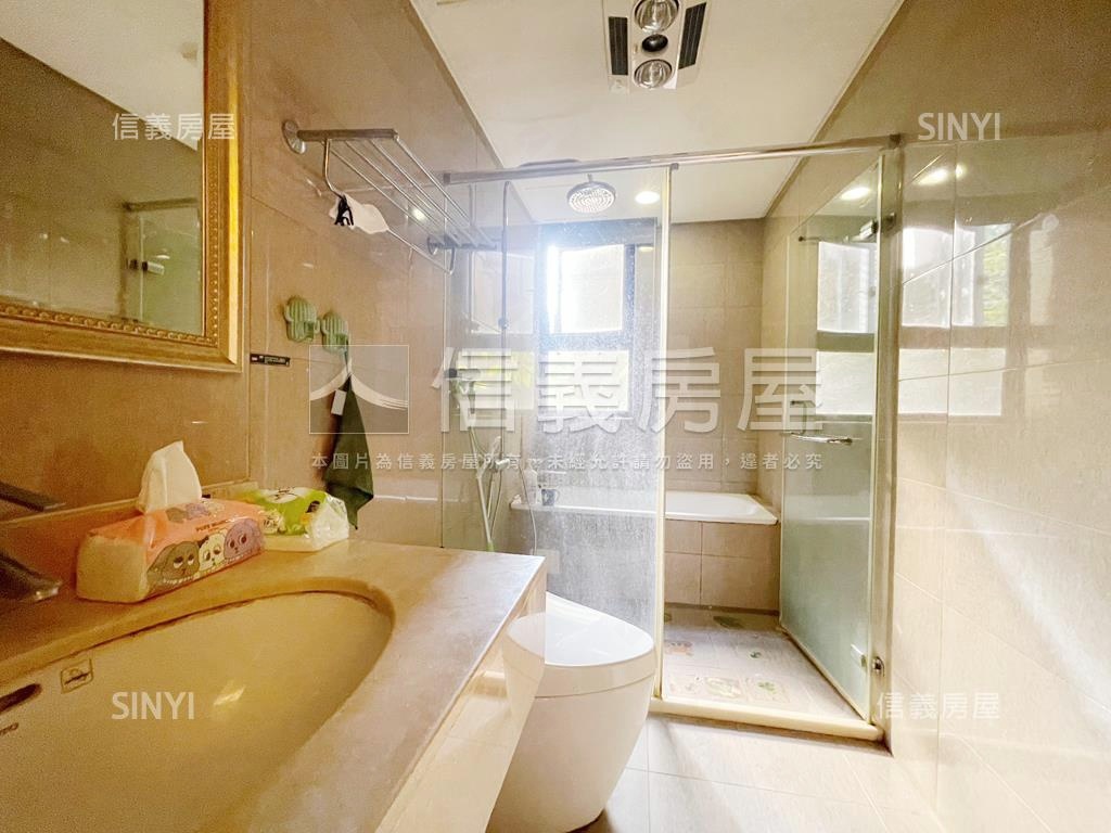 國際館露台戶綠意樹梢美景房屋室內格局與周邊環境