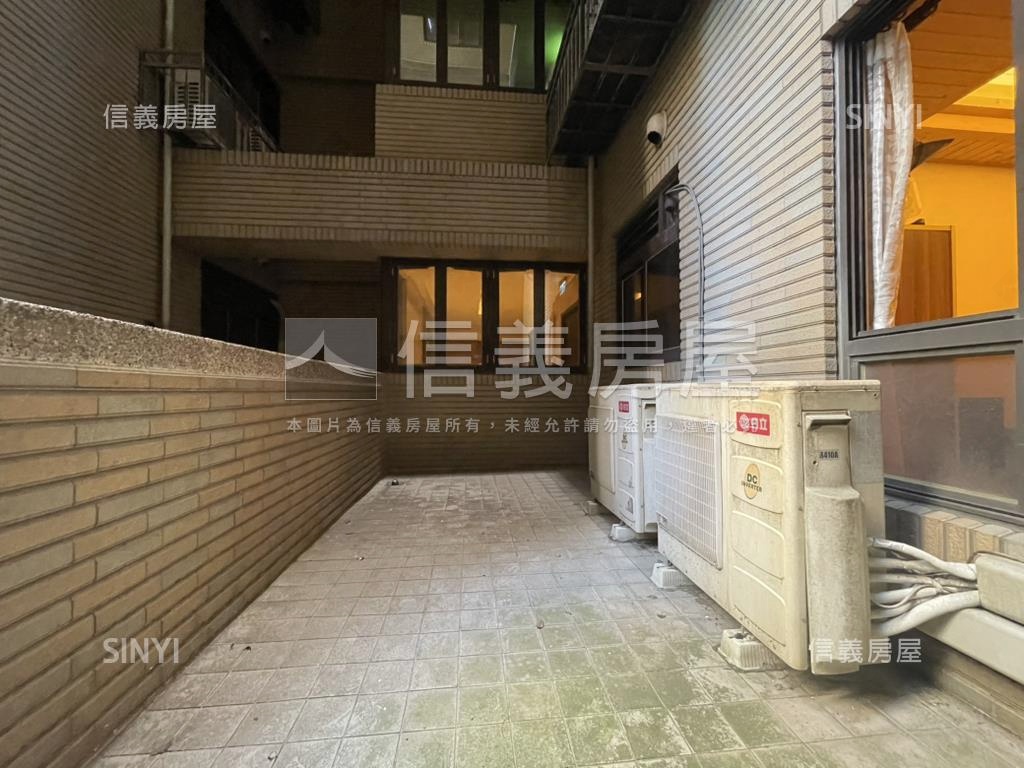 國際館露台戶綠意樹梢美景房屋室內格局與周邊環境