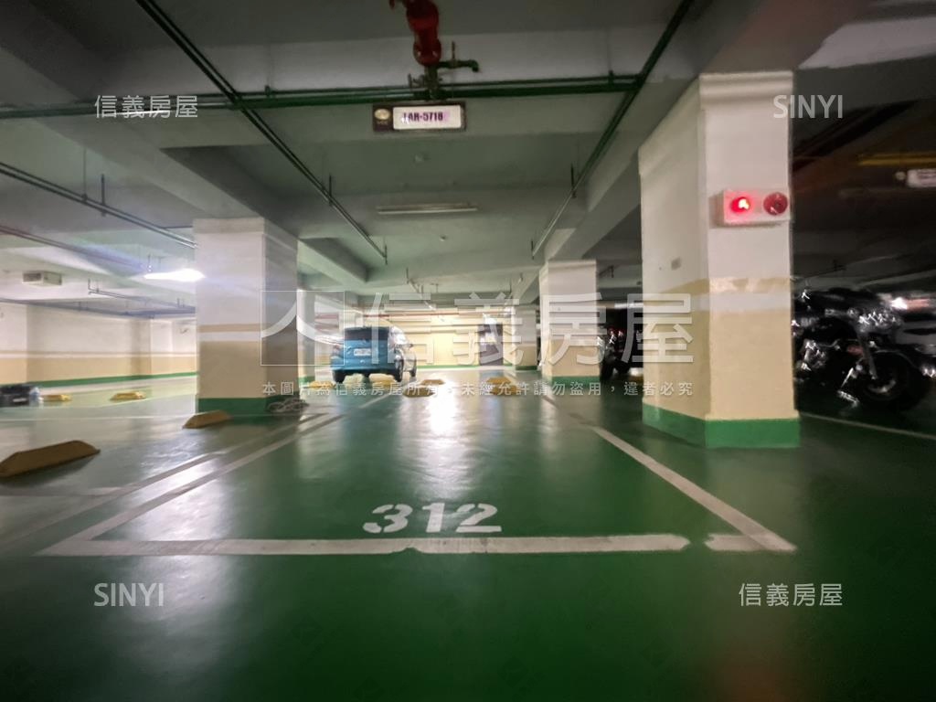 國際館露台戶綠意樹梢美景房屋室內格局與周邊環境