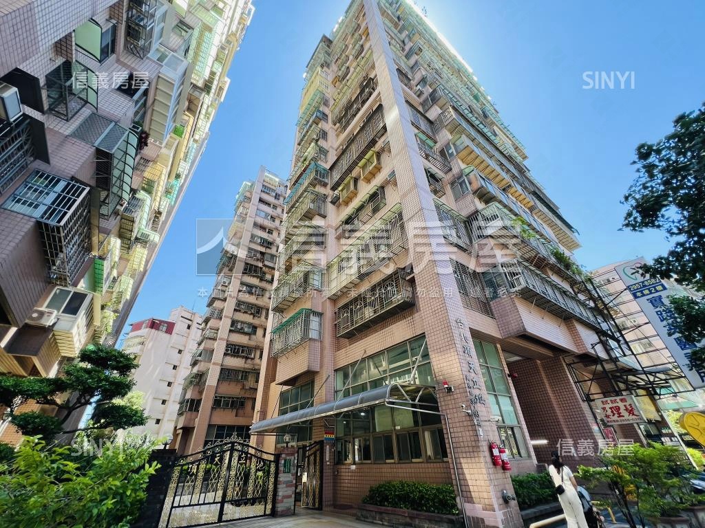 近環球頂天立地三房車位房屋室內格局與周邊環境