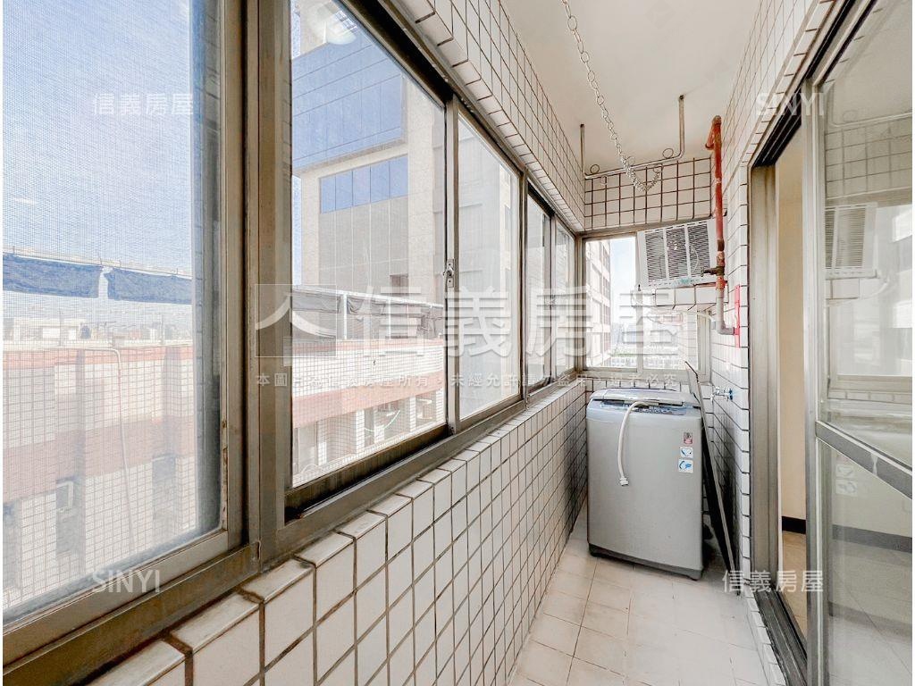 逢甲次頂樓漂亮三房車位房屋室內格局與周邊環境