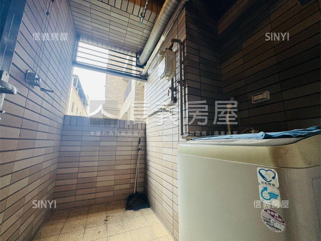 機能佳美樂地２房有車位房屋室內格局與周邊環境