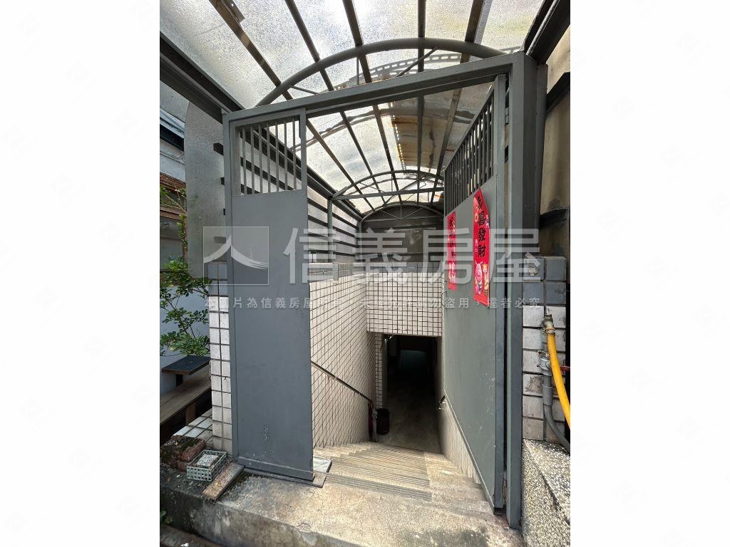 專任‧內科特級ＡＡＡ店面房屋室內格局與周邊環境