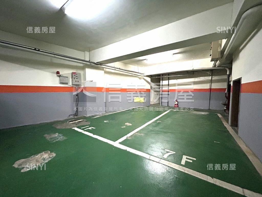 專任‧內科特級ＡＡＡ店面房屋室內格局與周邊環境