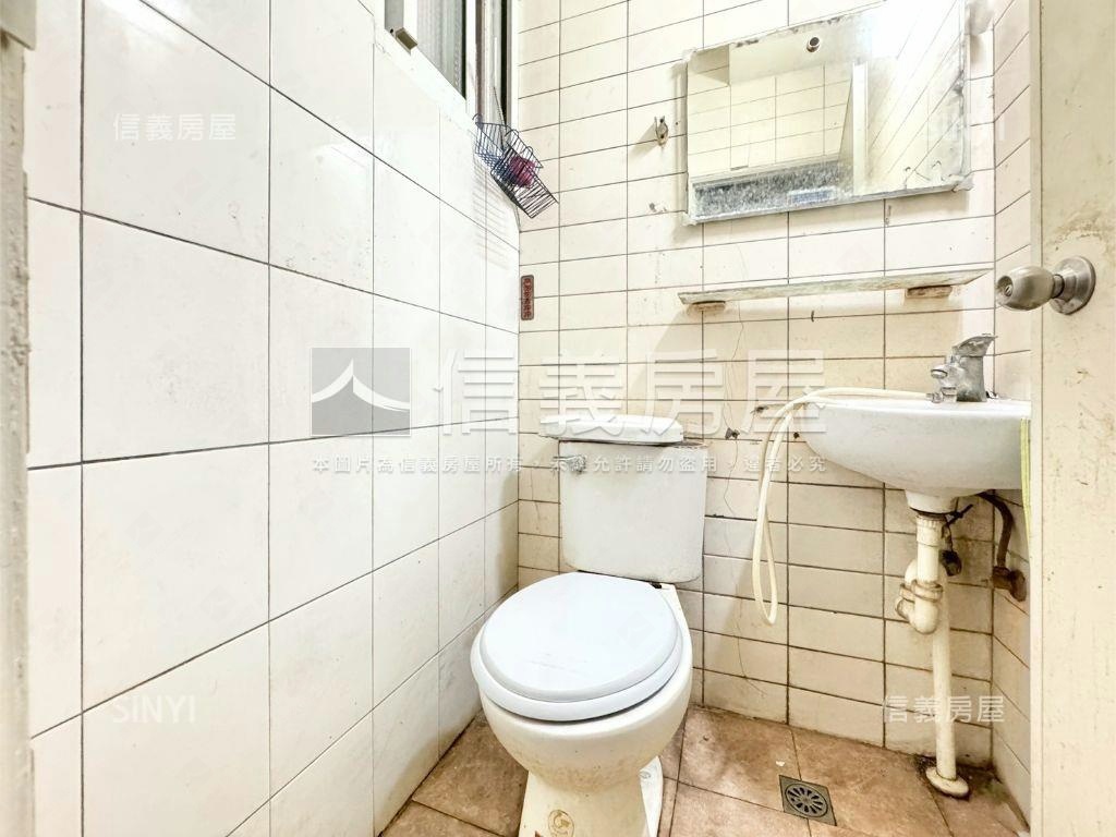 楠梓正街上低總價車墅房屋室內格局與周邊環境