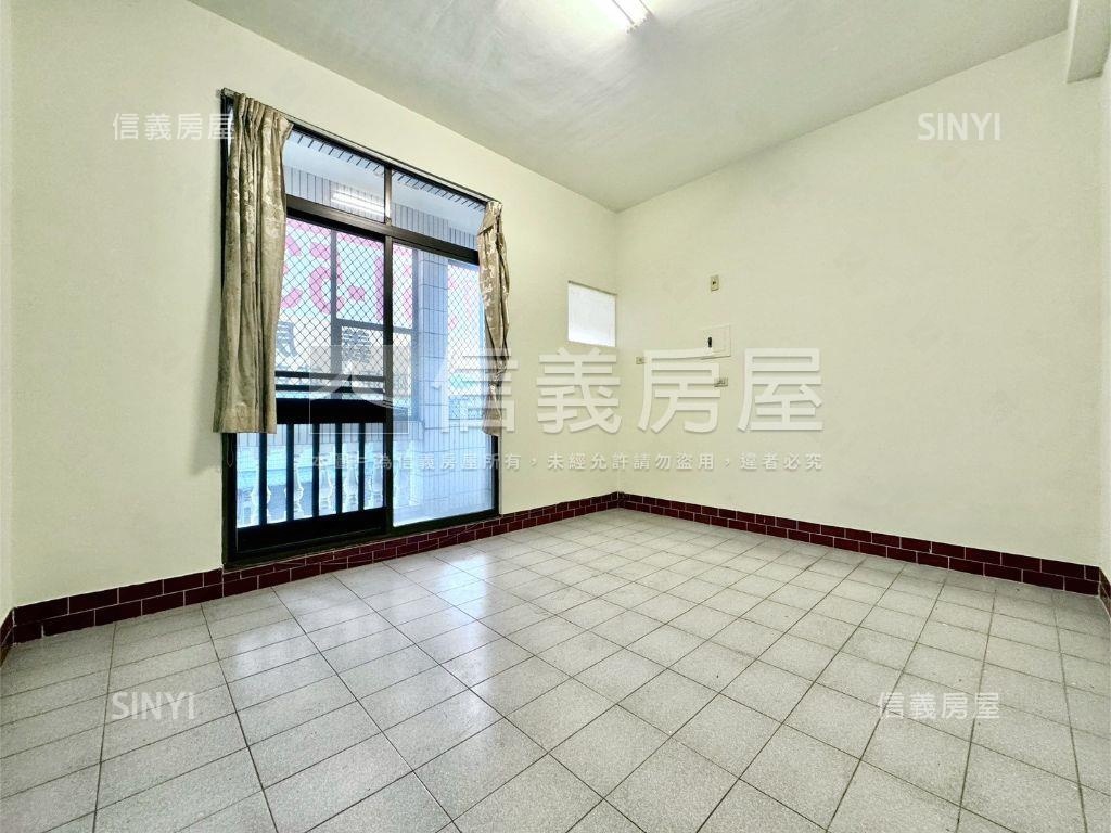 楠梓正街上低總價車墅房屋室內格局與周邊環境