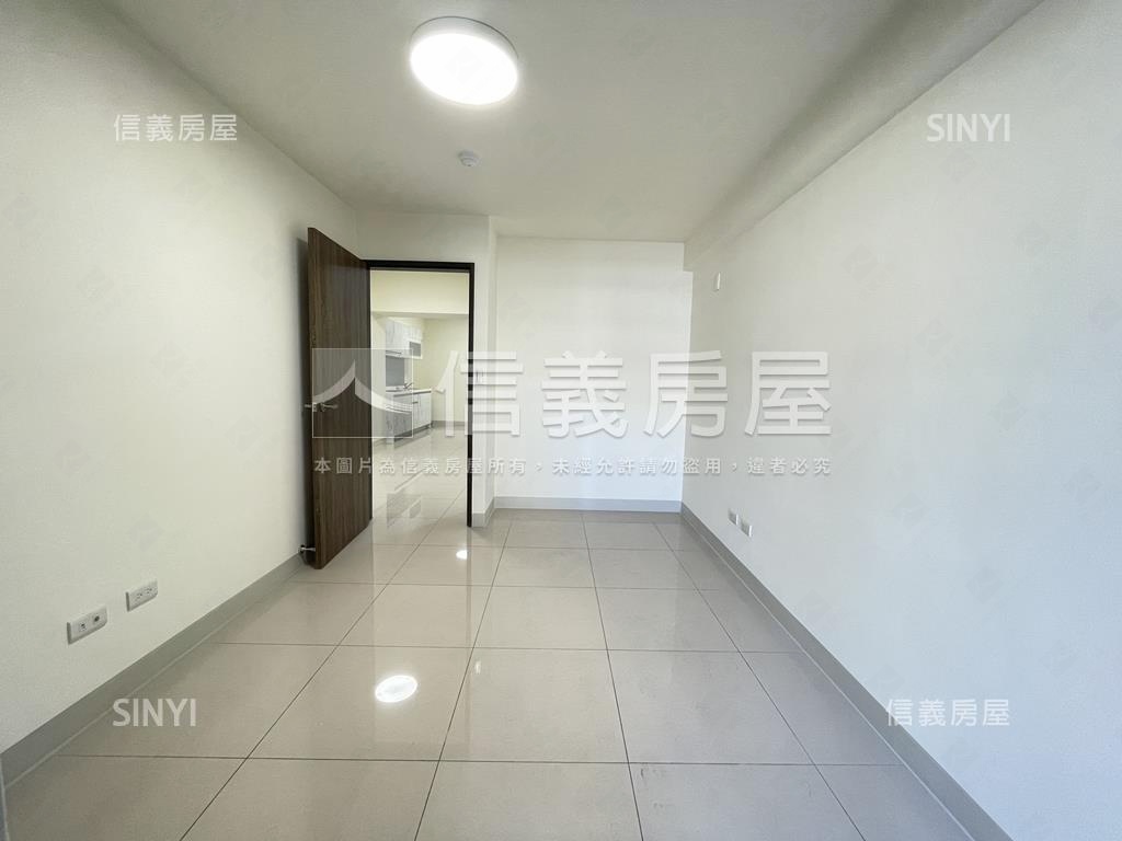 Ｙ１５捷運亞灣大兩房兩衛房屋室內格局與周邊環境