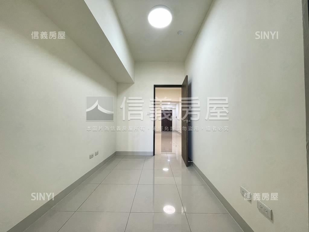 Ｙ１５捷運亞灣大兩房兩衛房屋室內格局與周邊環境