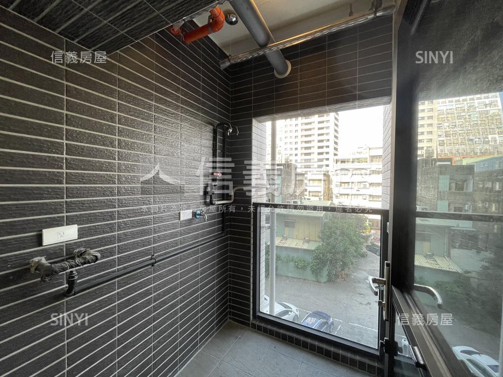 Ｙ１５捷運亞灣大兩房兩衛房屋室內格局與周邊環境