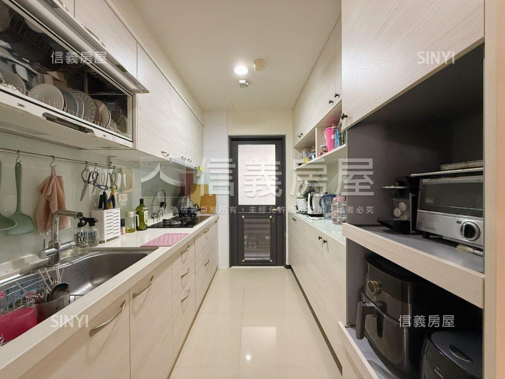 專任勇建薪傳前棟三房平車房屋室內格局與周邊環境