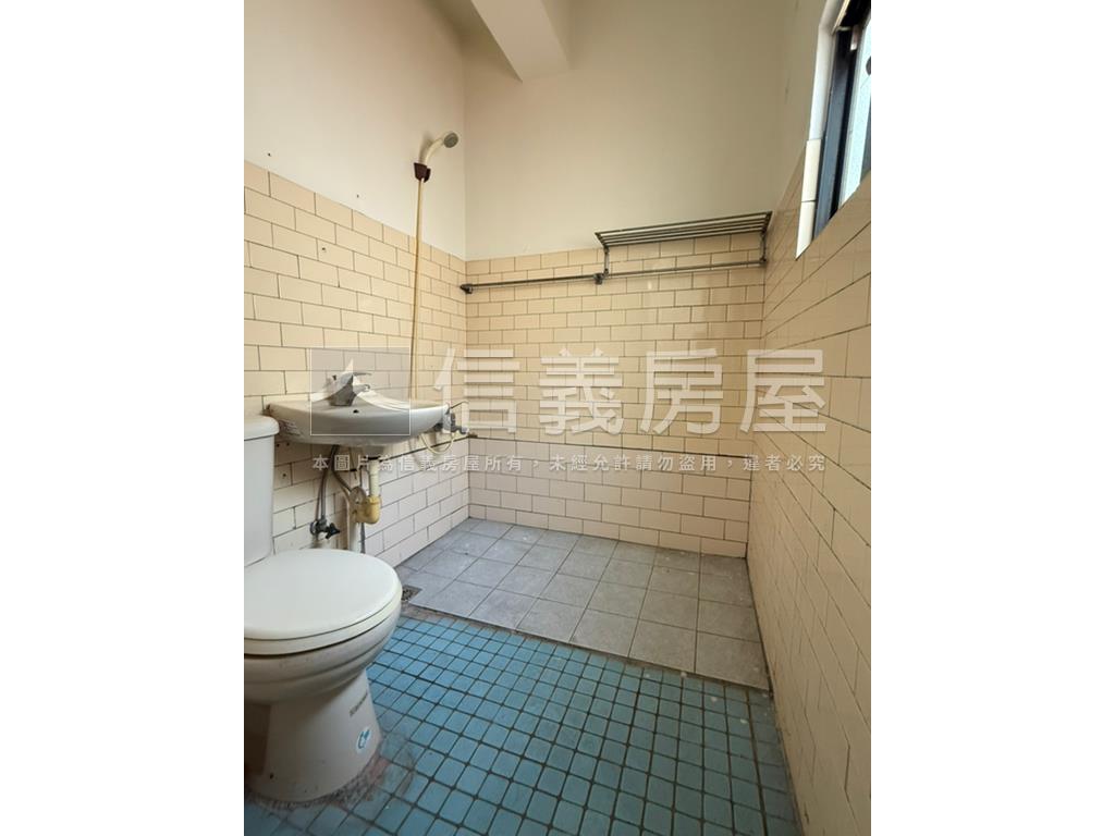 地約３０．２５坪透天店面房屋室內格局與周邊環境