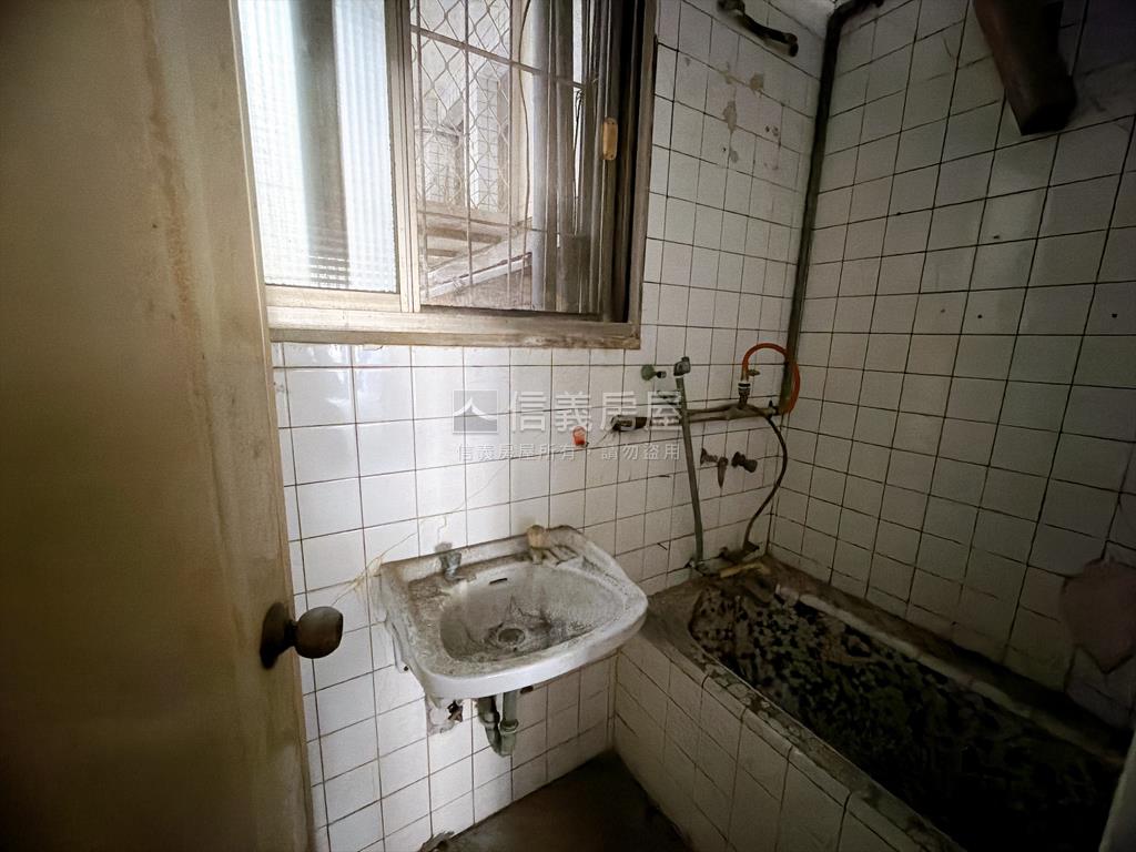 整棟透天房屋室內格局與周邊環境