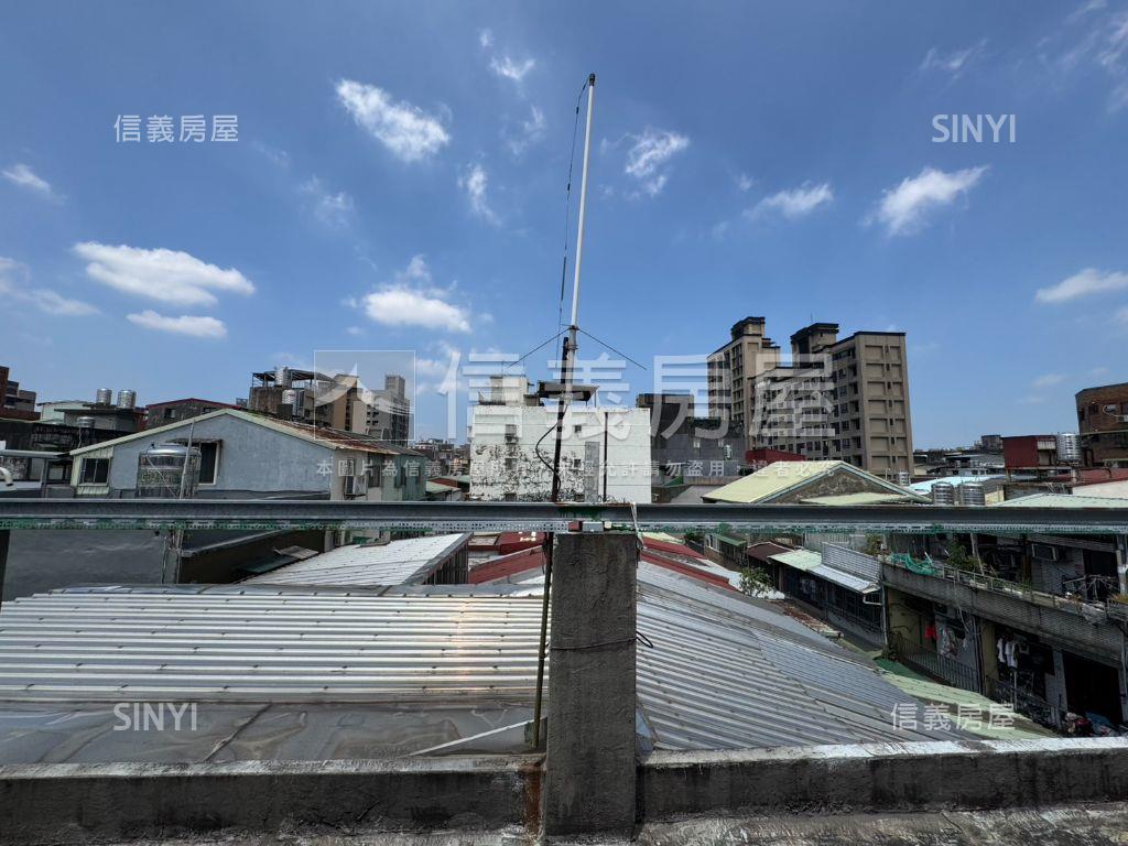 公園旁透天房屋室內格局與周邊環境