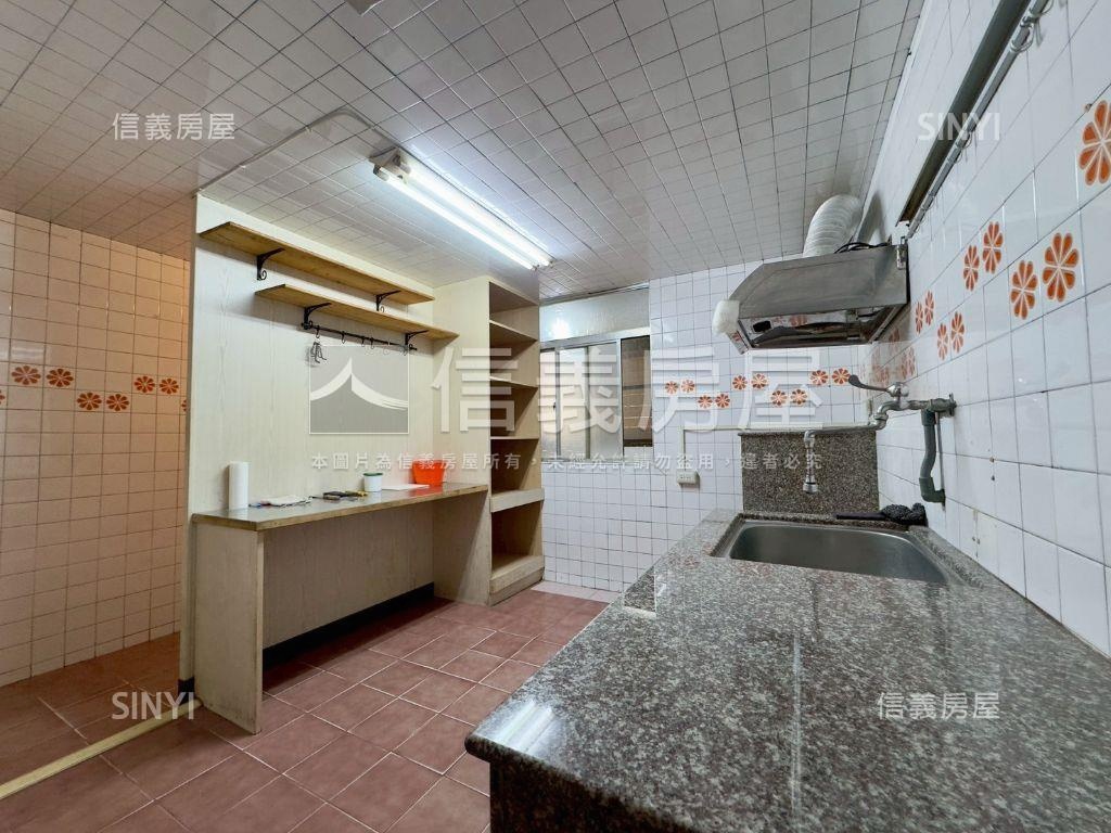 文化西正路南曜金店面房屋室內格局與周邊環境