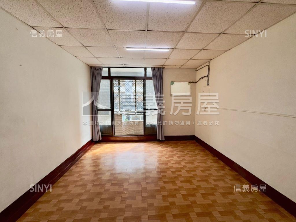 文化西正路南曜金店面房屋室內格局與周邊環境