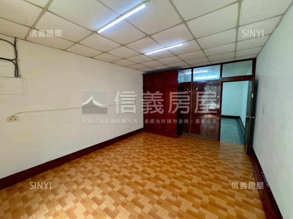 文化西正路南曜金店面房屋室內格局與周邊環境