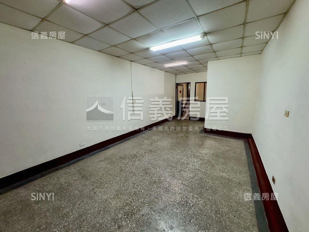 文化西正路南曜金店面房屋室內格局與周邊環境