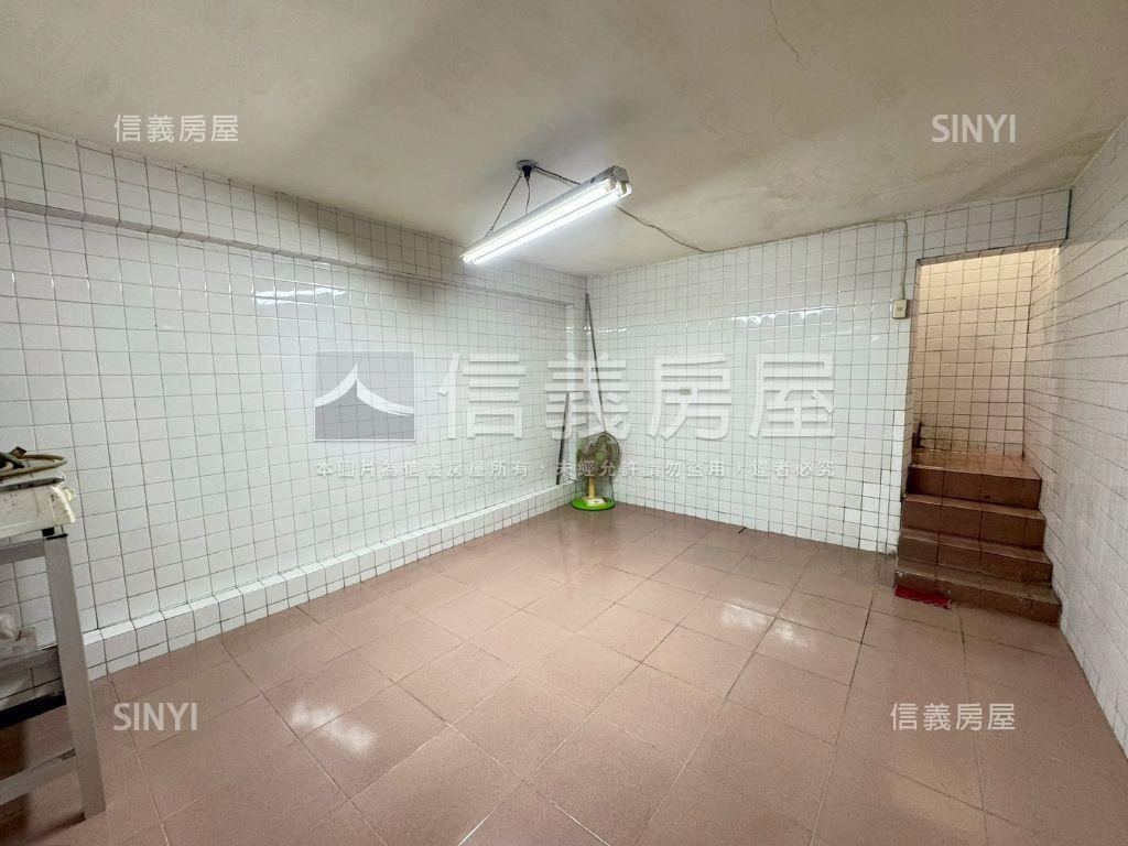 文化西正路南曜金店面房屋室內格局與周邊環境