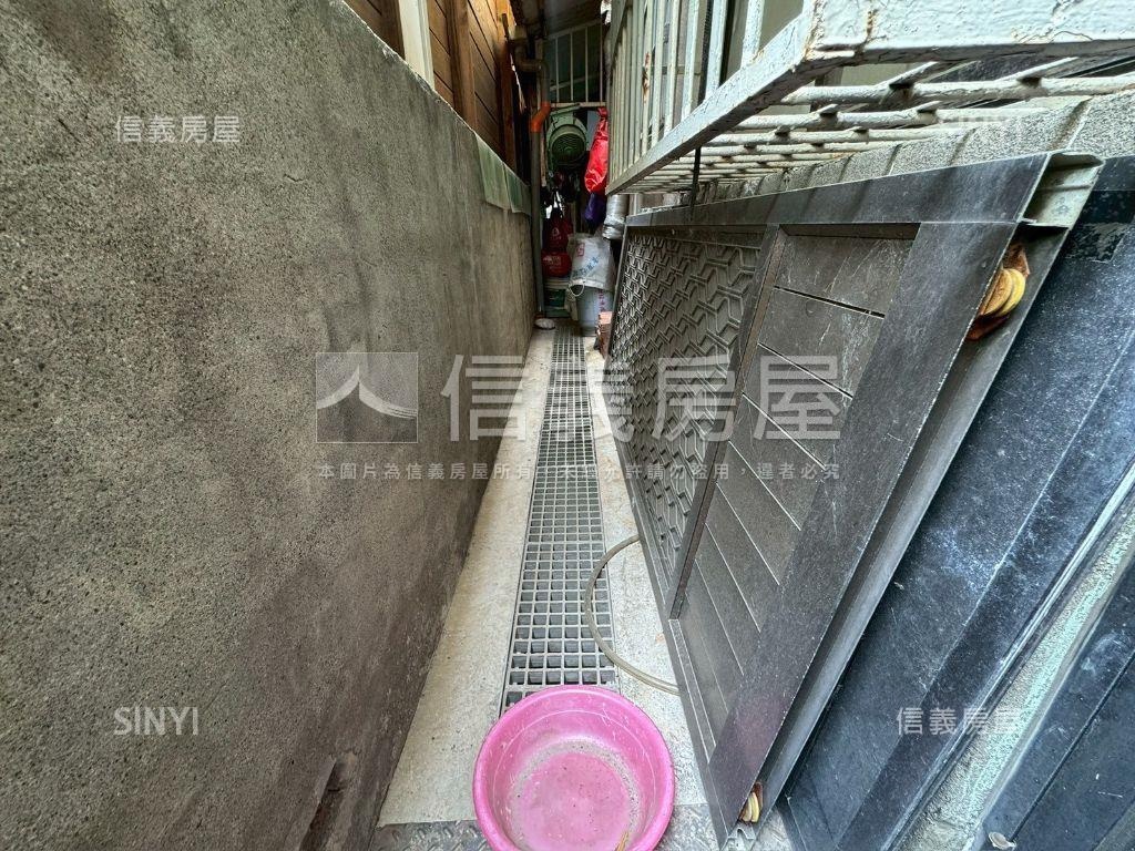 文化西正路南曜金店面房屋室內格局與周邊環境