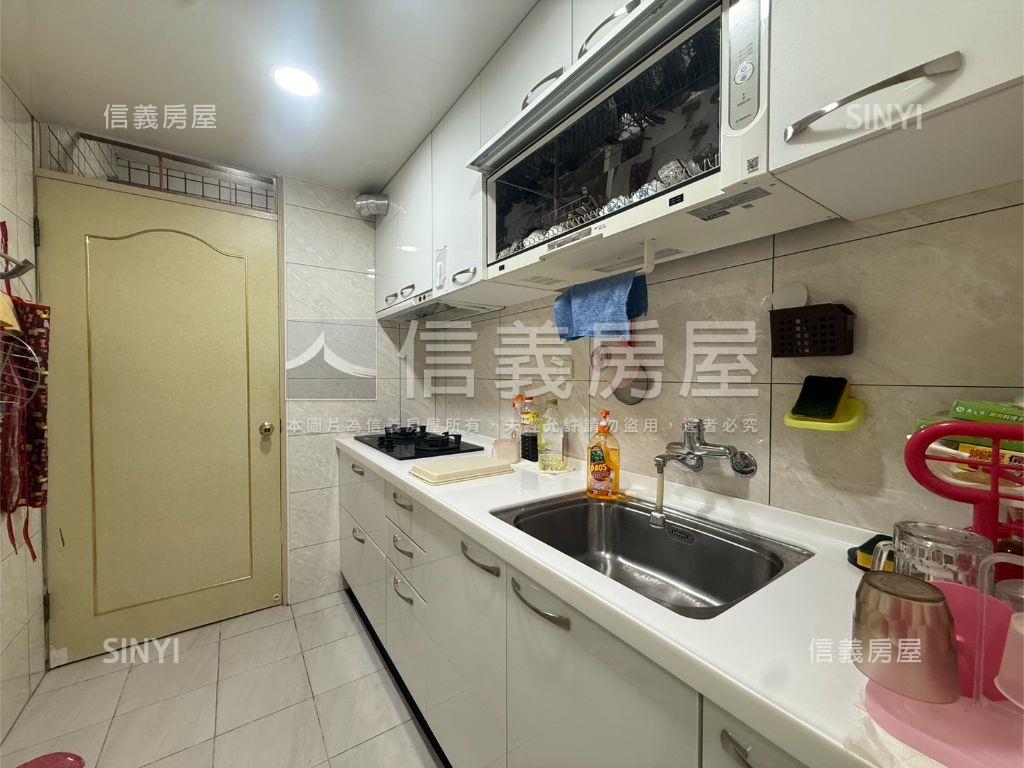 有中庭有管理的公寓兩房車房屋室內格局與周邊環境