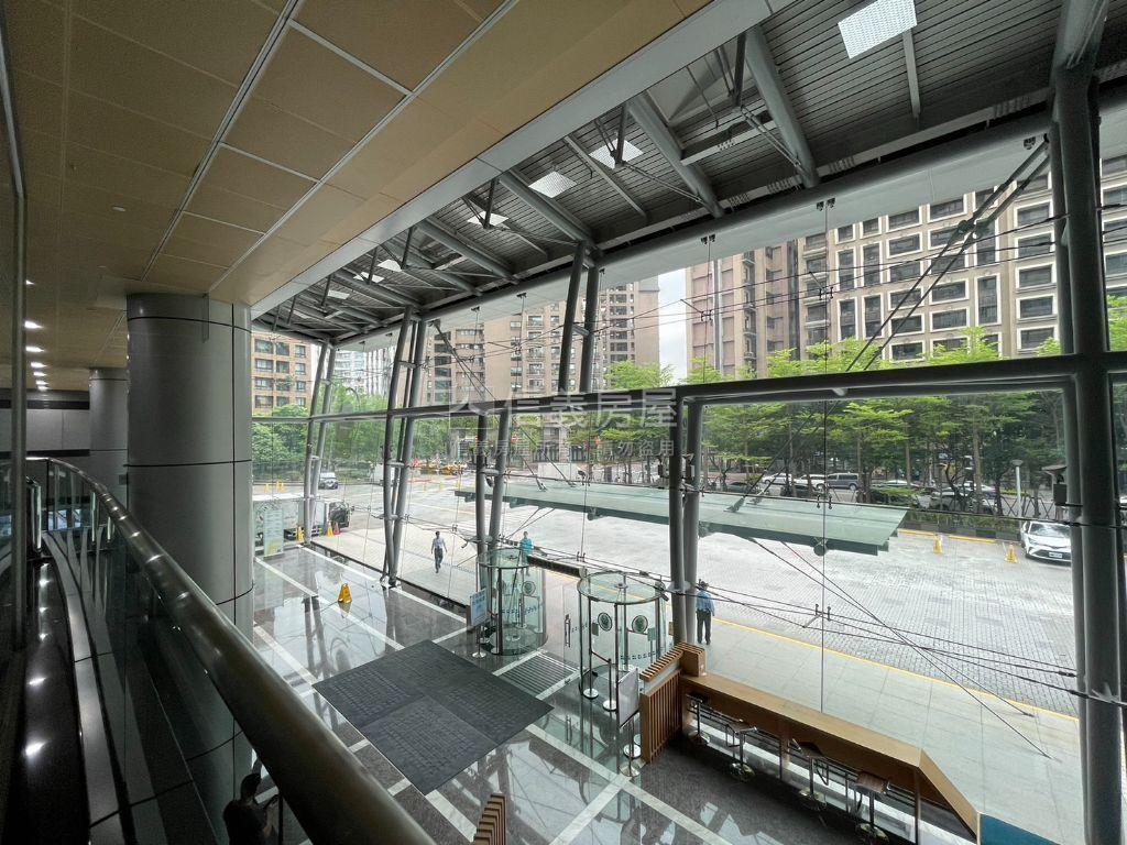 南港軟體園區高樓２戶房屋室內格局與周邊環境