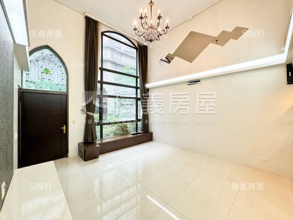 高鐵區社區型電梯車庫透天房屋室內格局與周邊環境