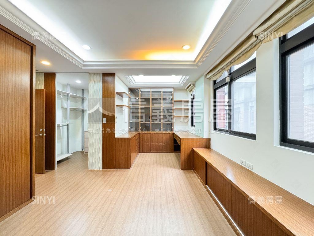 高鐵區社區型電梯車庫透天房屋室內格局與周邊環境