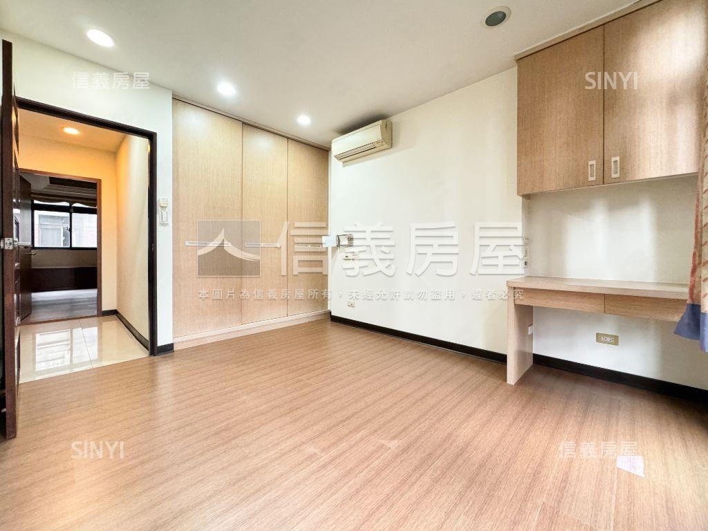 高鐵區社區型電梯車庫透天房屋室內格局與周邊環境