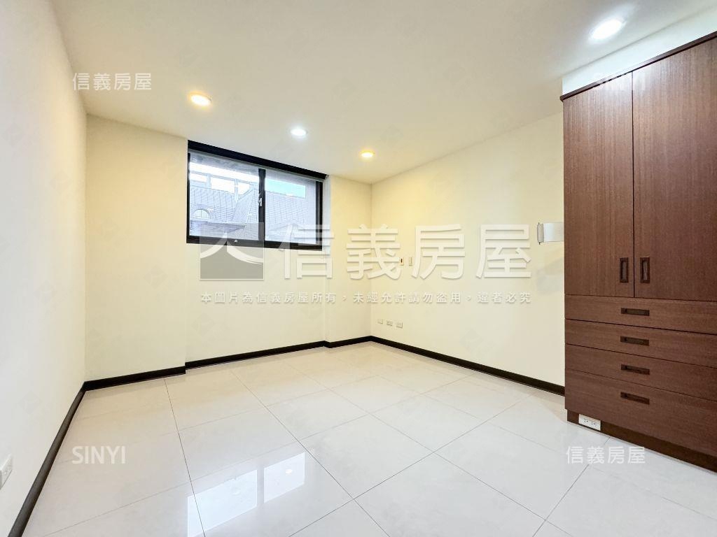 高鐵區社區型電梯車庫透天房屋室內格局與周邊環境