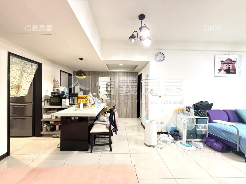 閱美館美裝潢三房車位房屋室內格局與周邊環境