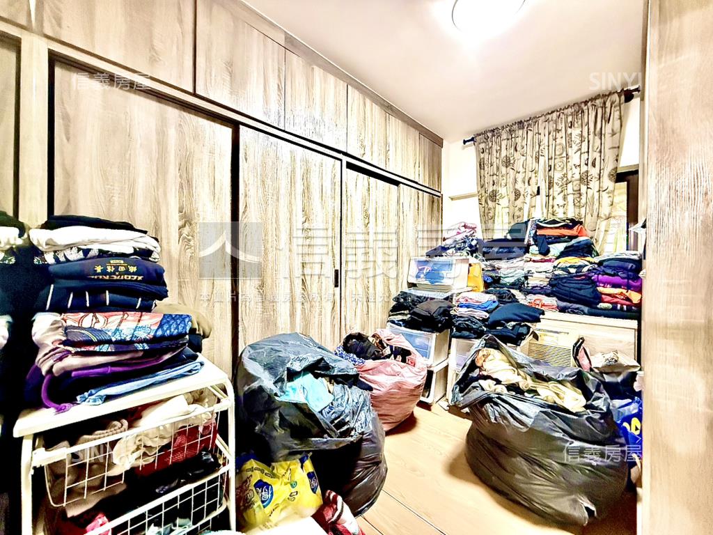 閱美館美裝潢三房車位房屋室內格局與周邊環境
