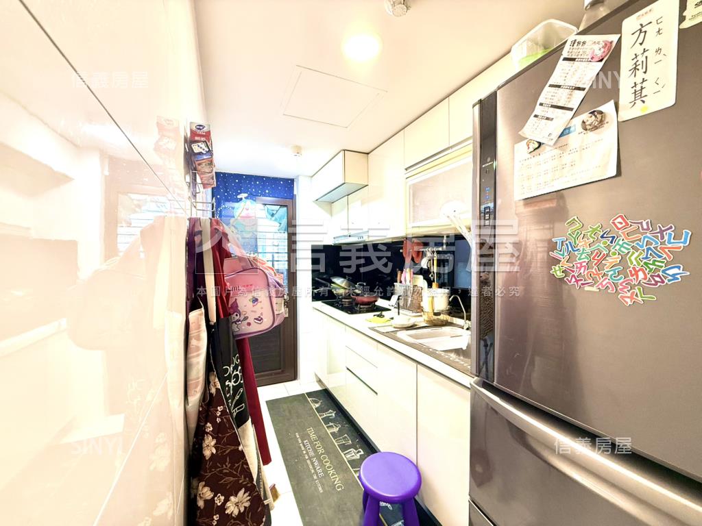 閱美館美裝潢三房車位房屋室內格局與周邊環境