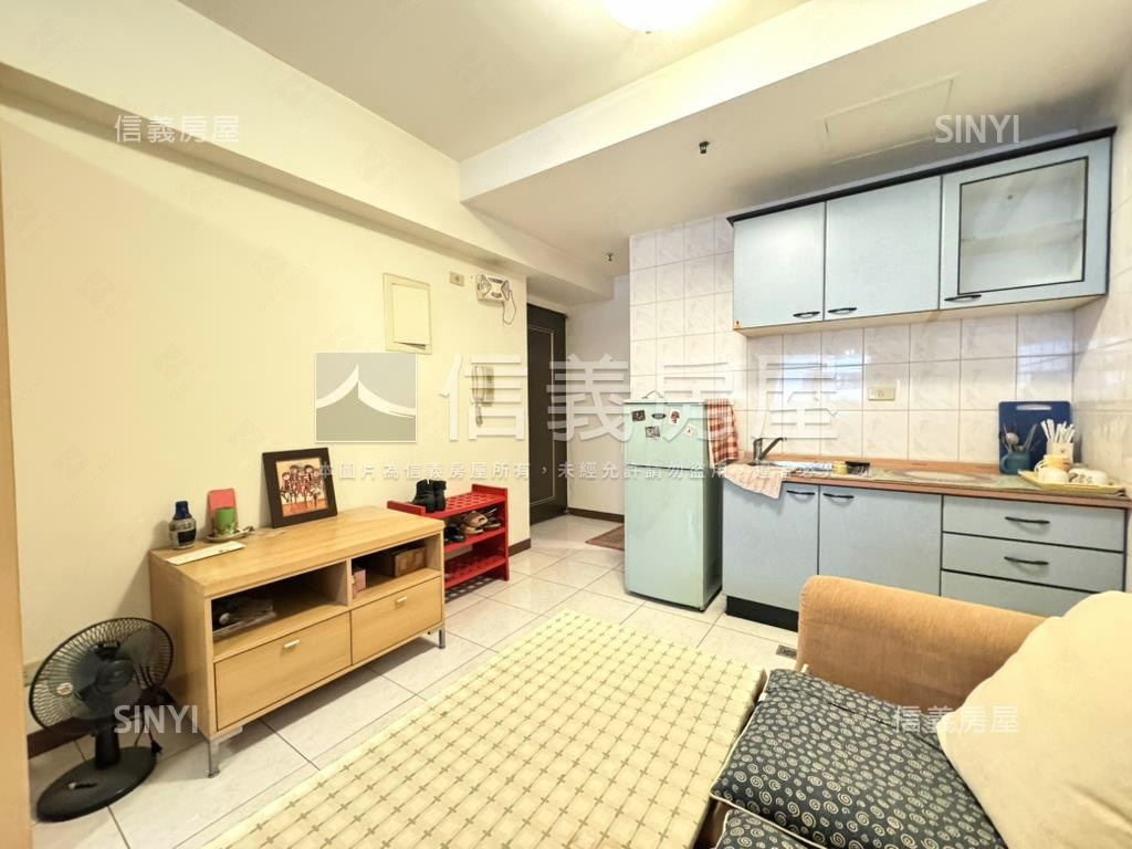 摩天高樓層精緻套房房屋室內格局與周邊環境