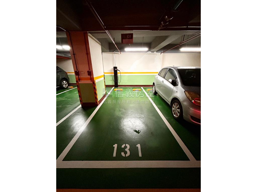 極美館高樓兩房車位房屋室內格局與周邊環境