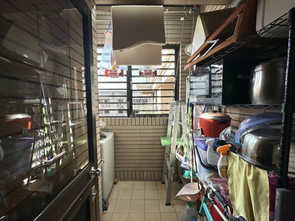 極美館高樓兩房車位房屋室內格局與周邊環境