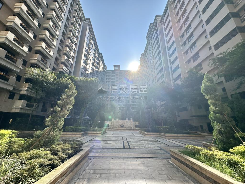 極美館高樓兩房車位房屋室內格局與周邊環境