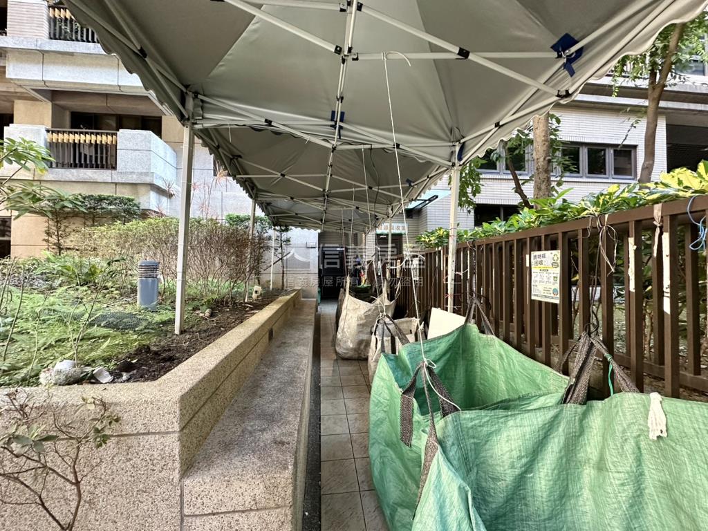 極美館高樓兩房車位房屋室內格局與周邊環境