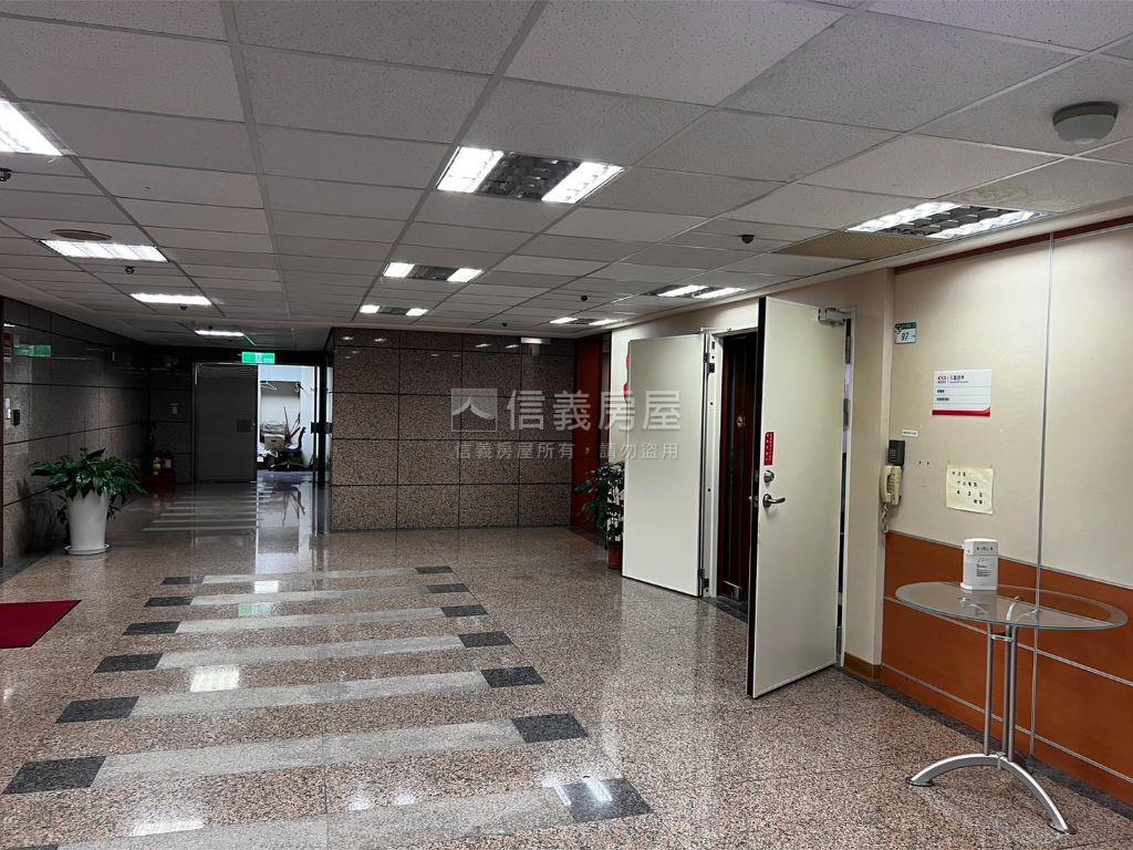 敦南摩天面林蔭鋼骨商辦房屋室內格局與周邊環境