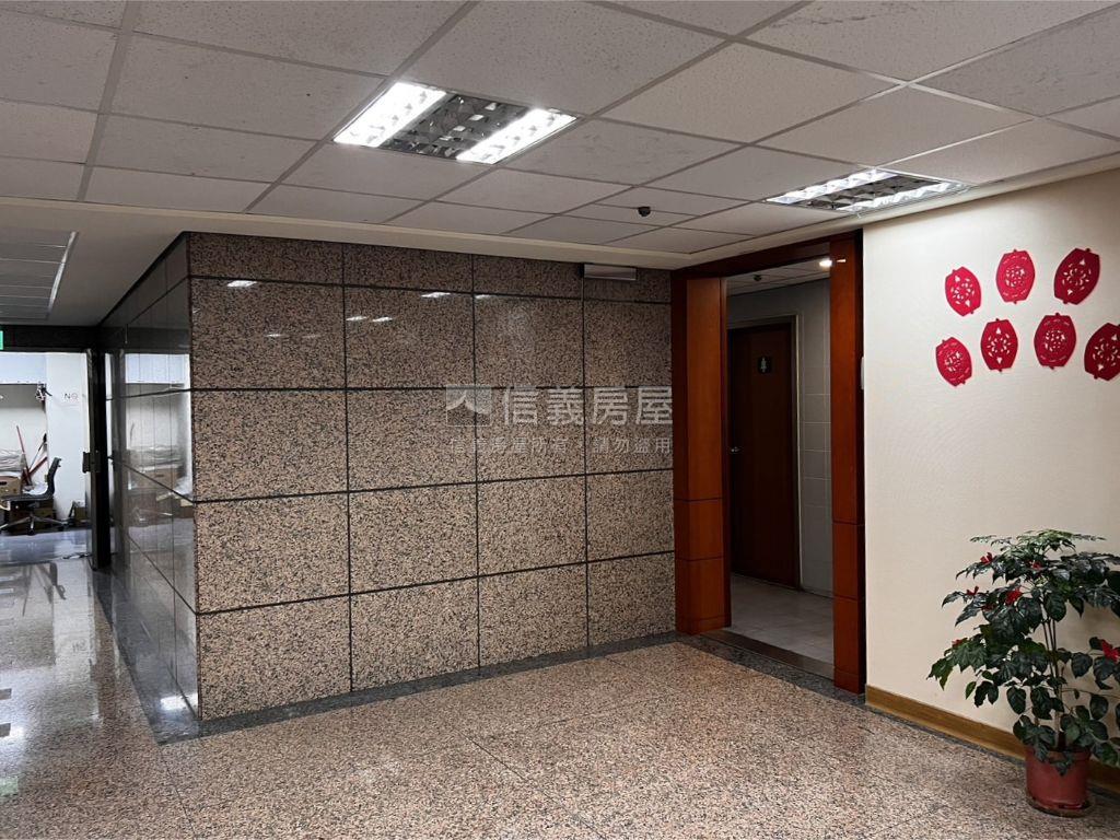 敦南摩天面林蔭鋼骨商辦房屋室內格局與周邊環境